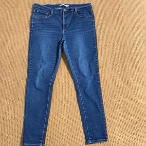 Women’s Levi 720 High Rise Super Skinny 32 short